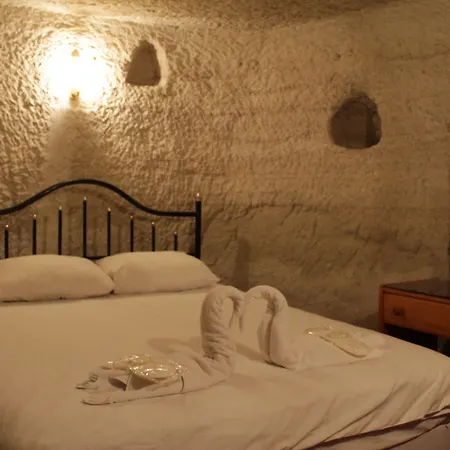 Yasin's Place Backpackers Cave 3*