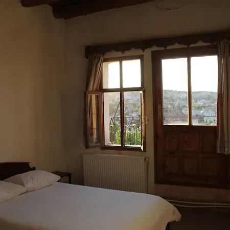 Yasin's Place Backpackers Cave Hotel