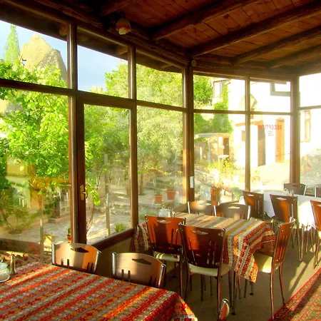 Hotel Yasin's Place Backpackers Cave 3*