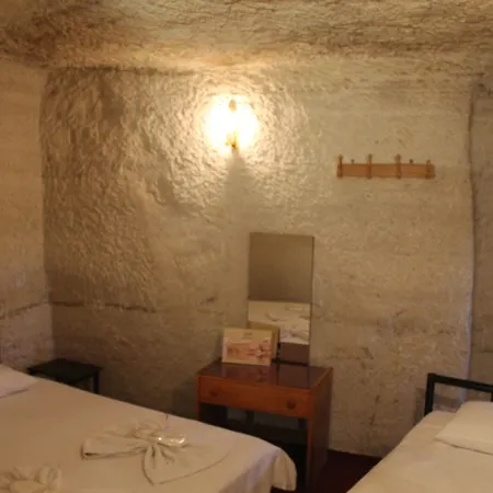 Yasin's Place Backpackers Cave Hotel